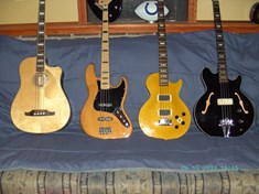 Fender Kingman Acoustic Electric Bass, Fender Reissue Vintage Vibe Jazz Bass, Epiphone Les Paul Goldtop Special Bass, Epiphone Jack Cassaday Signature Hollowbody Bass