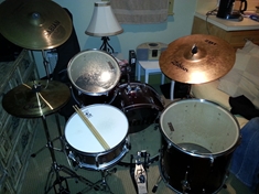 This is the kit as it was originally purchased.  
The Iron Cobra Jr pedal was not included.
Purchased 8/1/2013